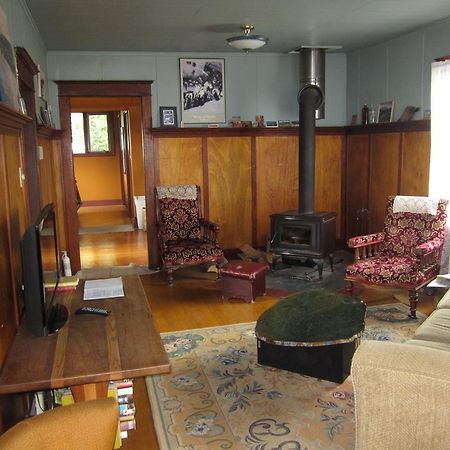 Historical Guest House Whitehorse Exterior photo